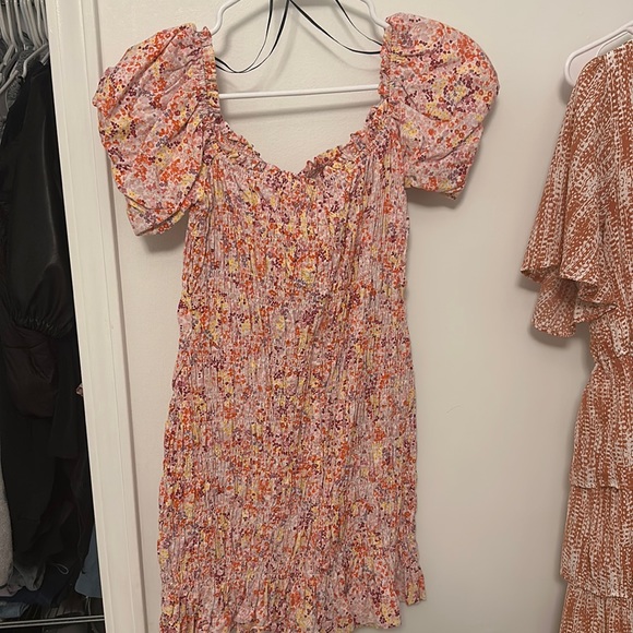 H&M Dresses & Skirts - fun floral dress! just a little too short for what i wanted